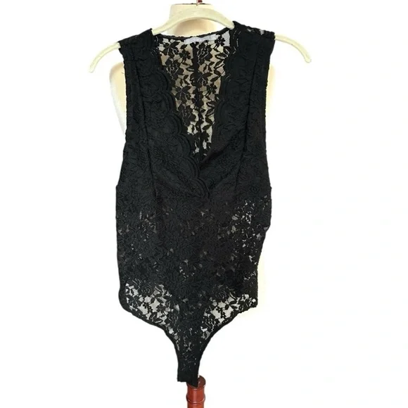 Buckle BKE Black Sleeveless Lace Bodysuit Cutout Sheer Lace V-Neck Size Large - Picture 13 of 14